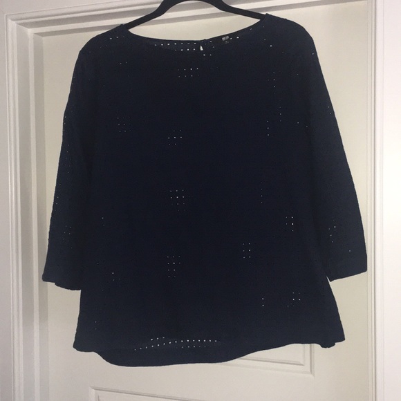 Uniqlo all-cotton navy eyelet top - Picture 3 of 6